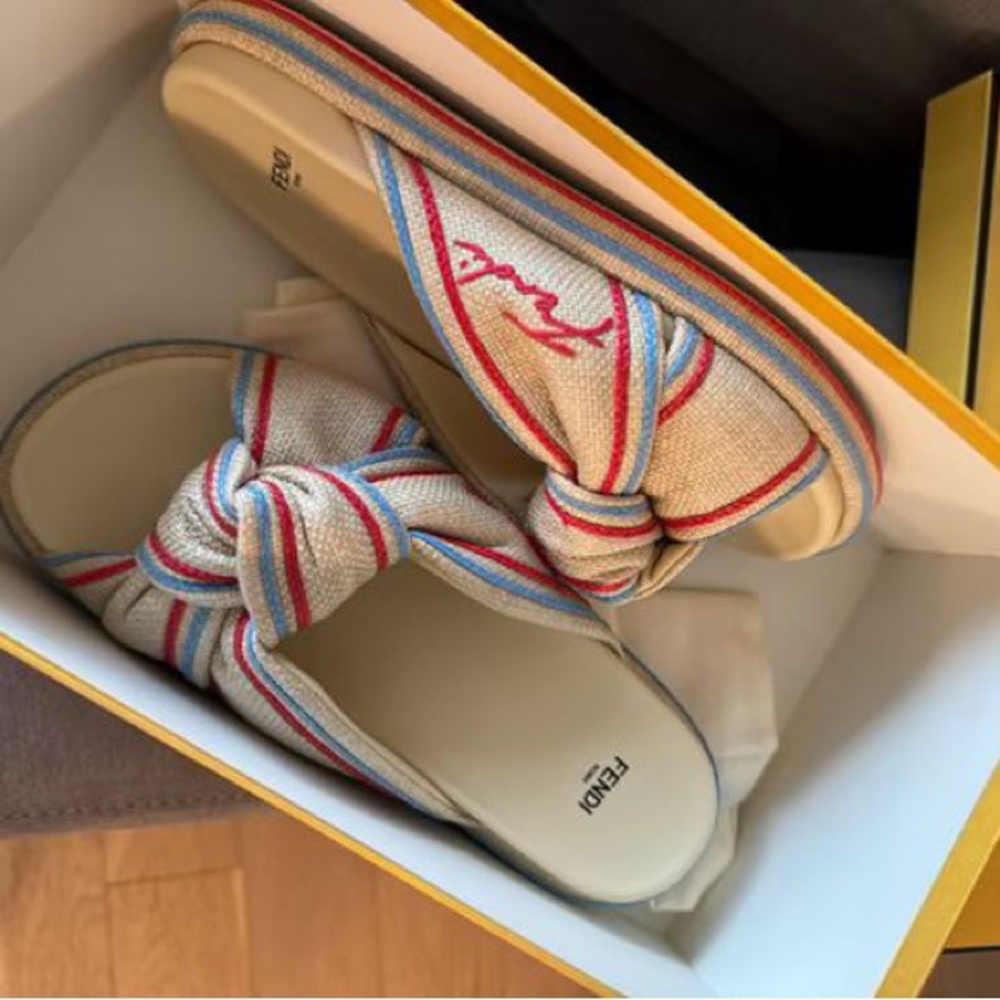 Fendi Women's Beige and Red Knotted Sandals - Picture 6 of 7